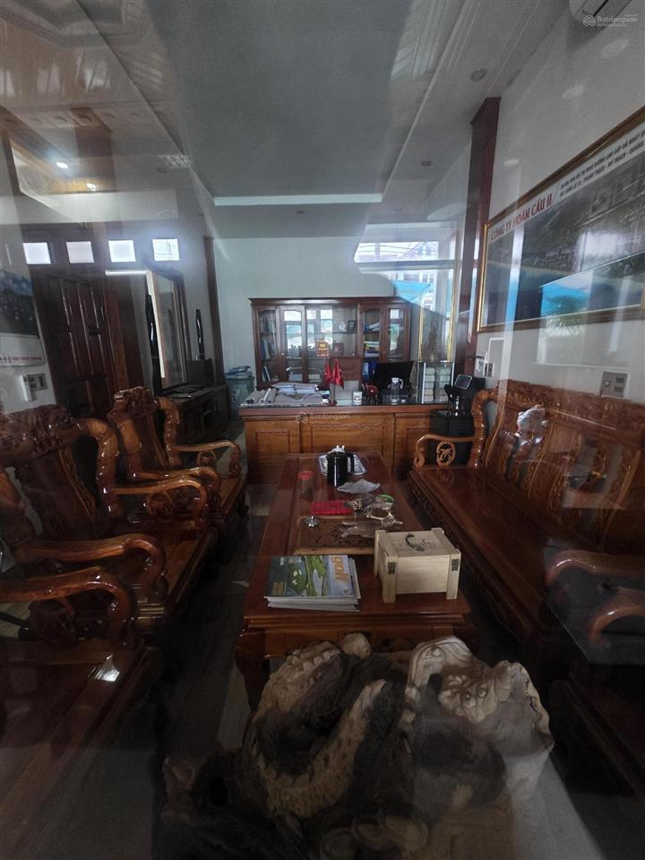 Bán nhà chính chủ ngay quốc lộ lộc ninh, đồng hới có thể ở, làm văn phòng, full nội thất cao cấp