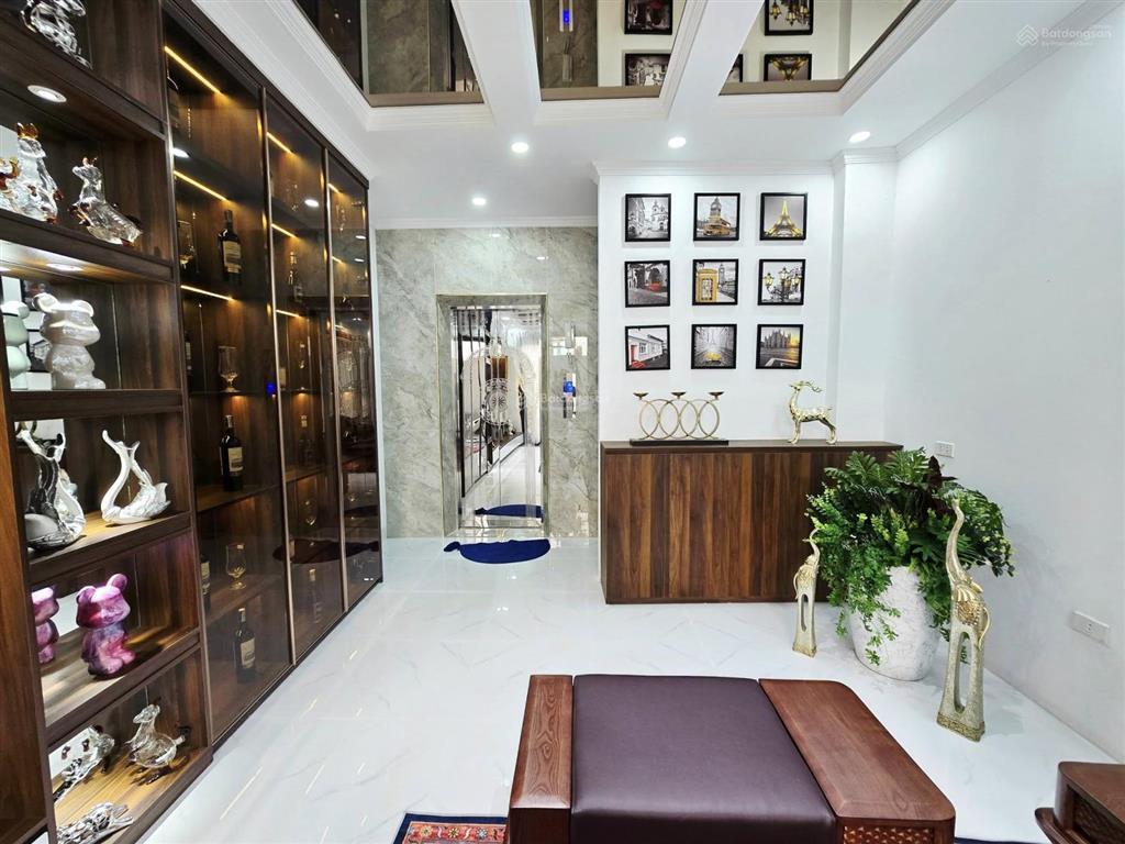 Một trong số ít 1 căn  lạc long quân  6t x thang máy  lô góc  ô tô đỗ  10 tỷ
