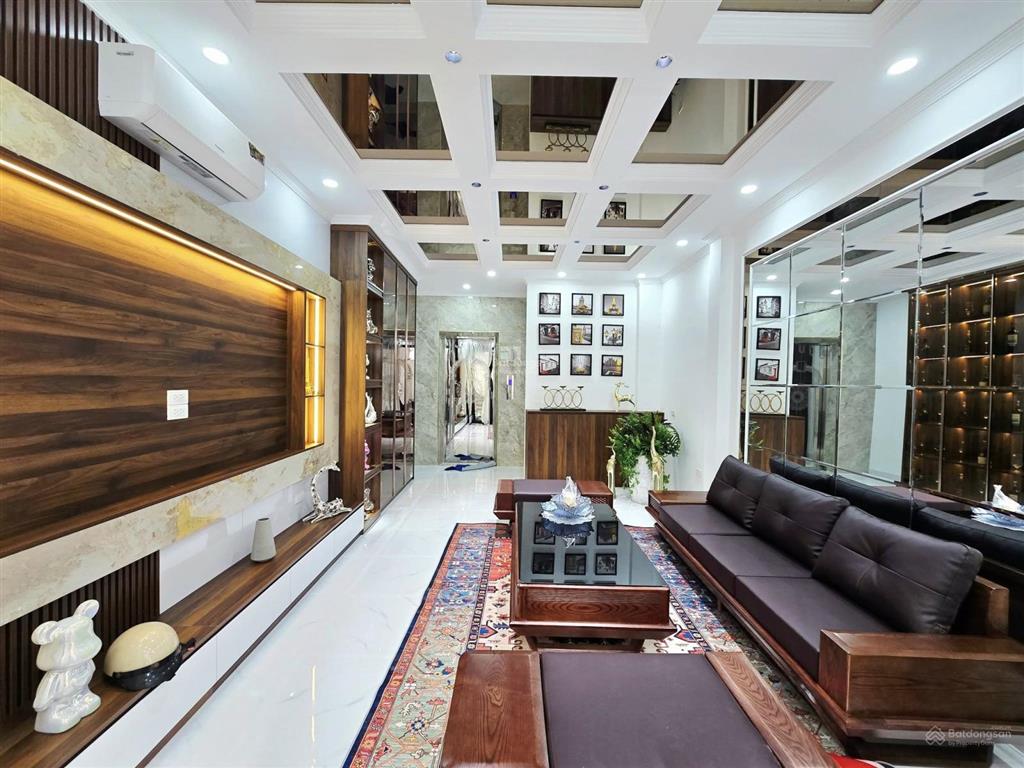 Một trong số ít 1 căn  lạc long quân  6t x thang máy  lô góc  ô tô đỗ  10 tỷ