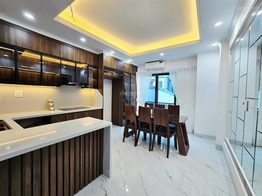 Một trong số ít 1 căn  lạc long quân  6t x thang máy  lô góc  ô tô đỗ  10 tỷ