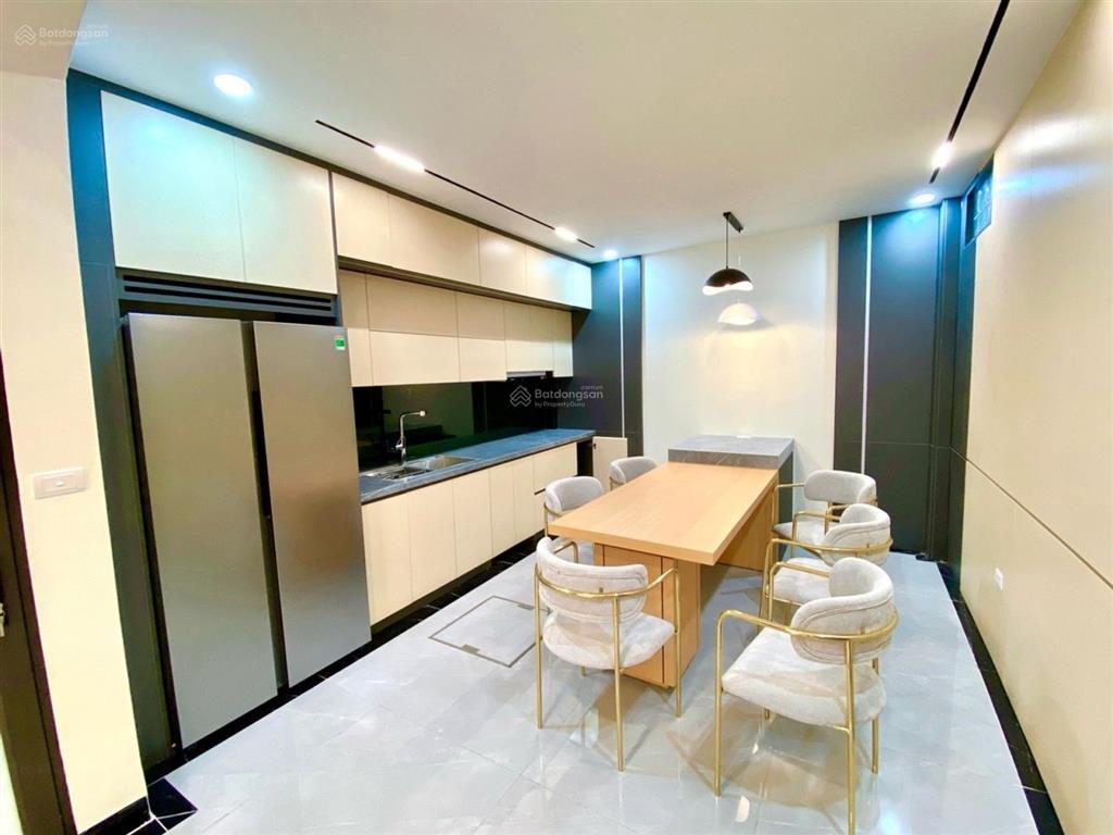 Siêu phẩm lạc long quân  6t thang máy  ô tô  lô góc, chỉ nhỉnh 10 tỷ