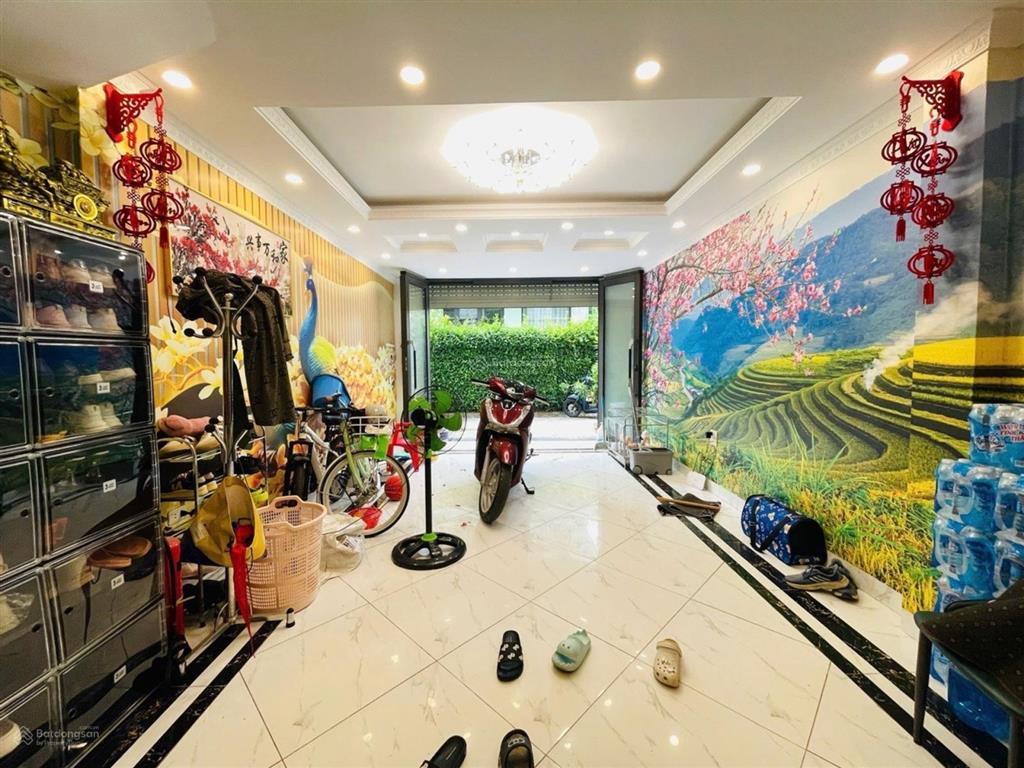 Không có căn thứ 2  hoàng quốc việt  nhà mới  thang máy  10 tỷ  rất gấp