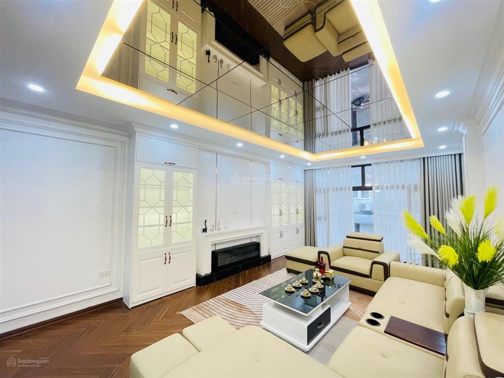 Một trong số ít 1 căn hoàng quốc việt  6t thang máy  ô tô  10 tỷ  xây mới