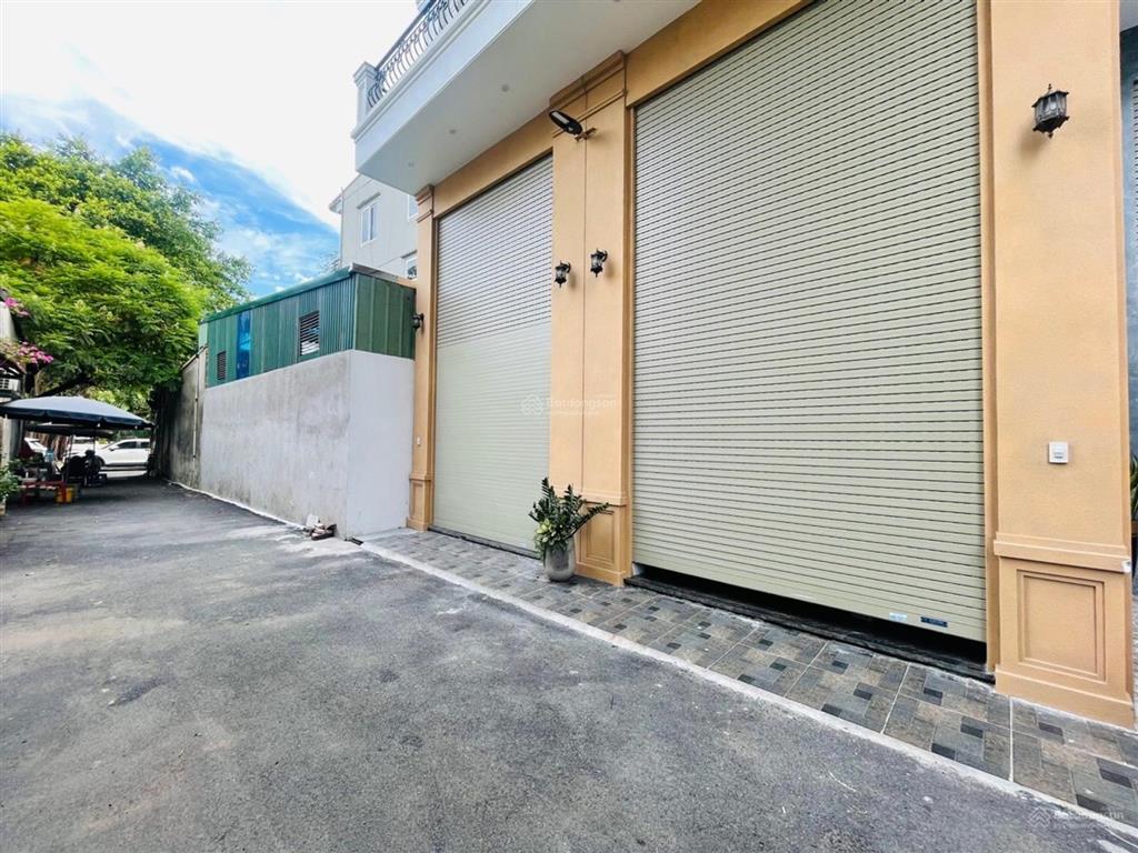 Một trong số ít 1 căn hoàng quốc việt  6t thang máy  ô tô  10 tỷ  xây mới