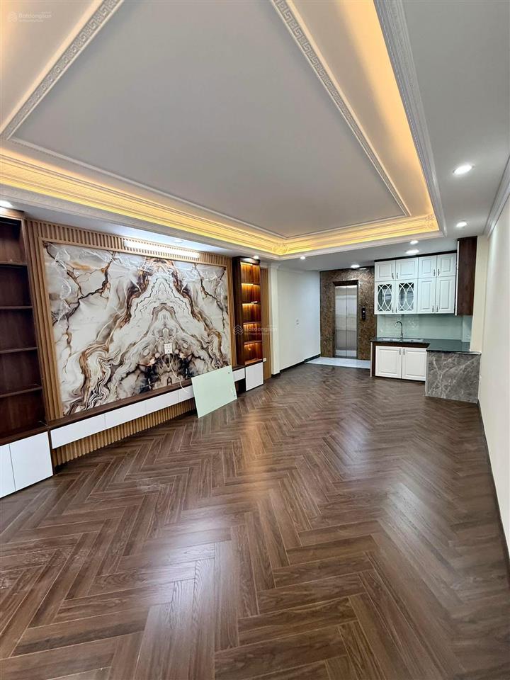 Chủ cần bán gấp  lạc long quân  thang máy  ô tô tránh  52m2  nhỉnh 13 tỷ