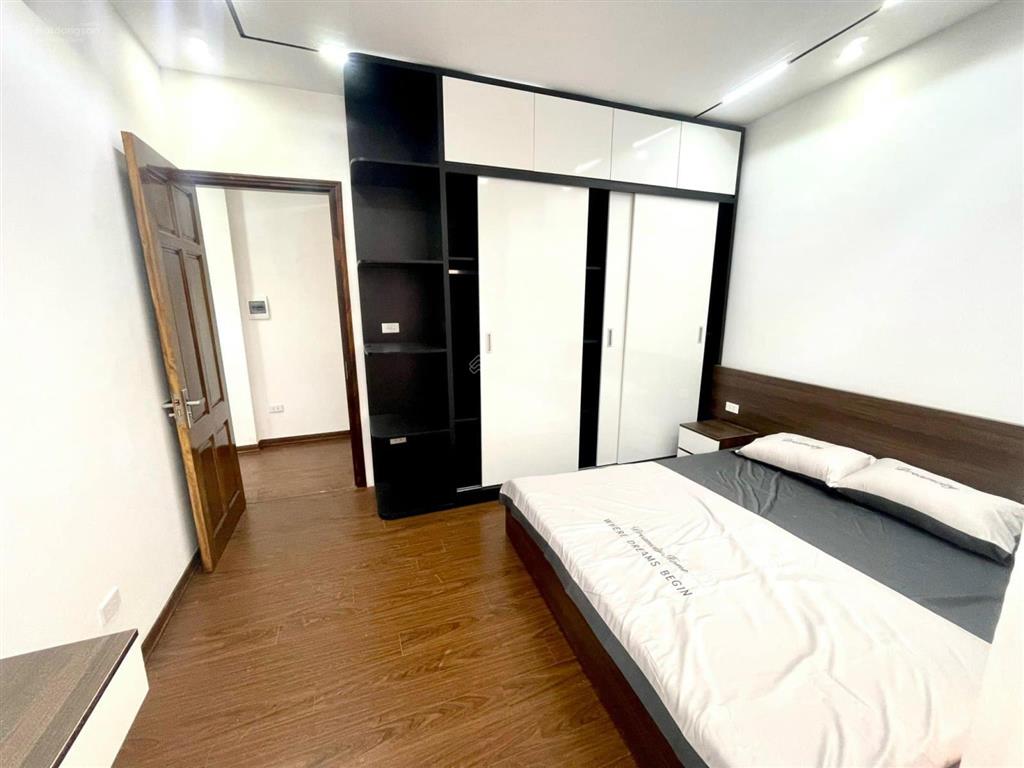 Chị tôi tên thắm cần bán gấp nhà mặt ngõ ô tô hoàng hoa thám, 50m2, nhỉnh 13 tỷ.