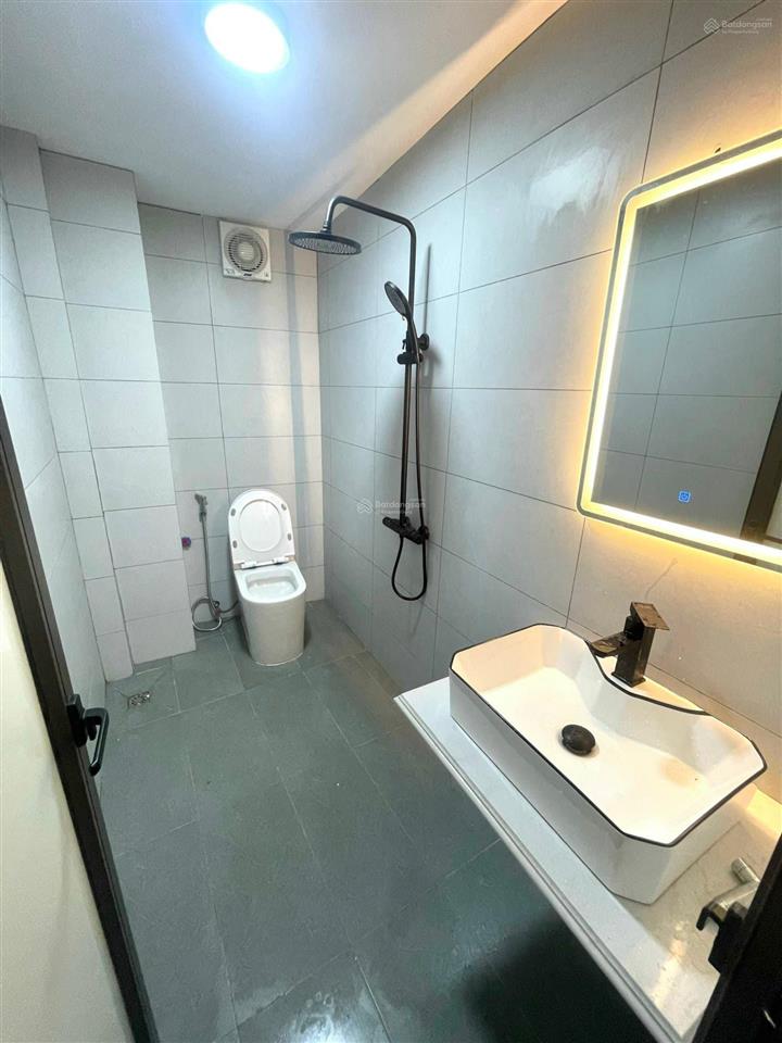 Chị tôi tên thắm cần bán gấp nhà mặt ngõ ô tô hoàng hoa thám, 50m2, nhỉnh 13 tỷ.