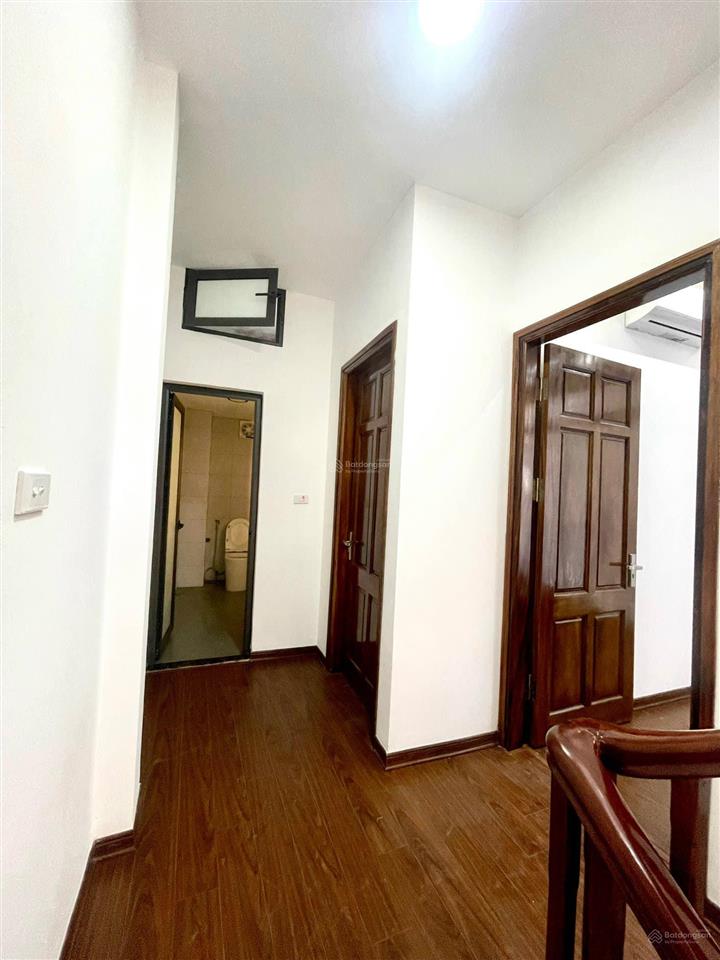 Chị tôi tên thắm cần bán gấp nhà mặt ngõ ô tô hoàng hoa thám, 50m2, nhỉnh 13 tỷ.