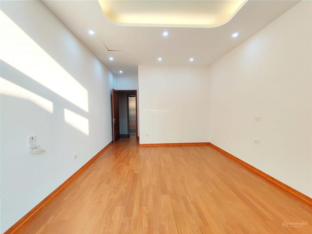 Siêu phẩm phố vĩnh phúc  vỉa hè 3m  4 làn ô tô  55m2, 16 tỷ