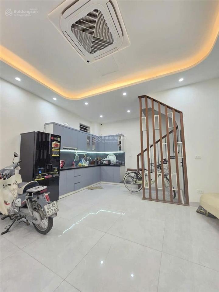 Bán gấp nhà hoàng hoa thám, 40m2x5t, 7 tỷ, khu vực dân trí cao, ngõ nông