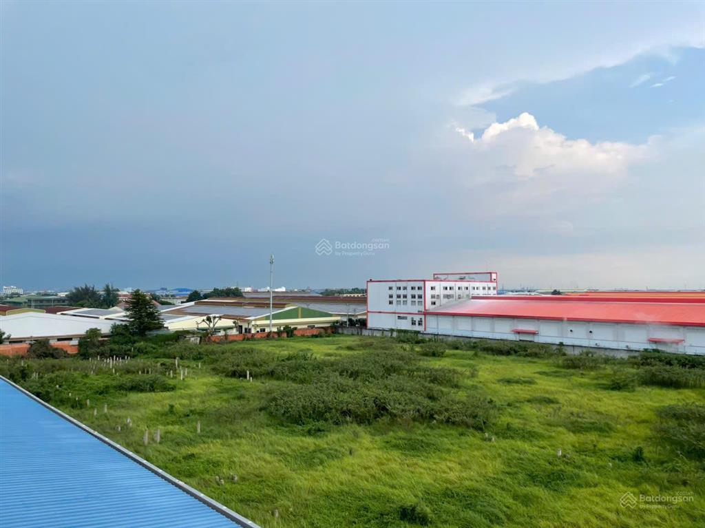 Bán đất trong kcn đức hòa 3, huyện đức hòa, long an 24.600m2. giá 4,68 triệu/m2. vị trí đẹp