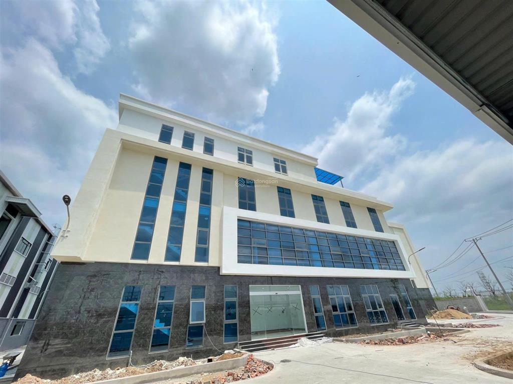 Bán nhà xưởng kcn long an  diện tích lớn  vị trí góc 2 mặt tiền