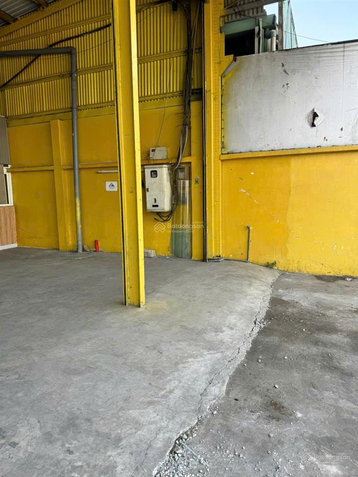 Cho thuê xưởng mặt tiền ql1a diện tích 1.720m² chỉ 120 triệu/tháng