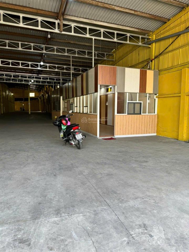 Cho thuê xưởng mặt tiền ql1a diện tích 1.720m² chỉ 120 triệu/tháng