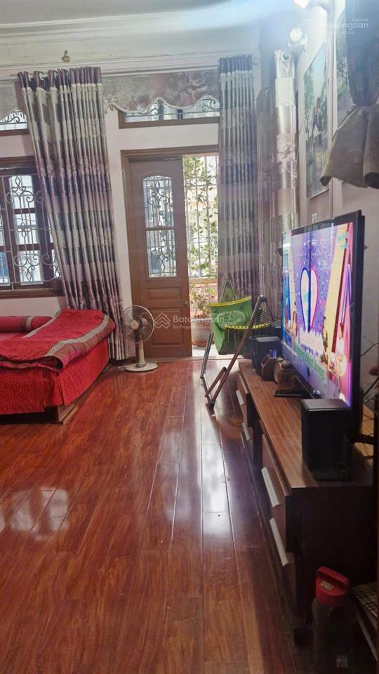 Cho thuê nhà riêng 100m², 3 tầng mặt đường chính hoàng công chất.