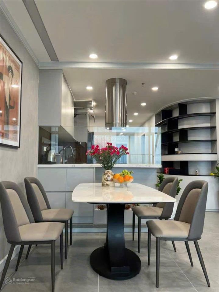 Bán căn hộ 2 ngủ 92m²  nội thất full, view thoáng  giá 8 tỷ bao phí. thông tin đúng