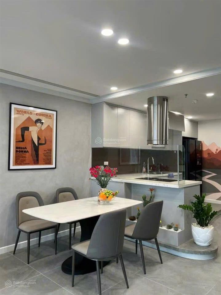 Bán căn hộ 2 ngủ 92m²  nội thất full, view thoáng  giá 8 tỷ bao phí. thông tin đúng