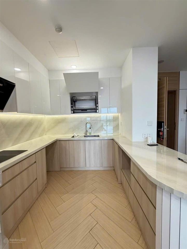 Cho thuê. căn 3 ngủ 108m2  nội thất full mới đẹp & cơ bản. có slot ô tô