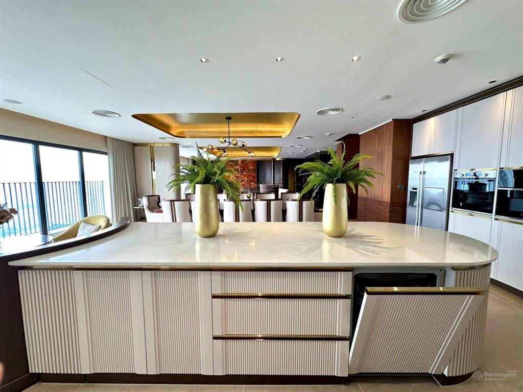 Cho thuê penthouse kosmo tây hồ 345m²  view trọn hồ tây, sân vườn bbq, smarthome cao cấp