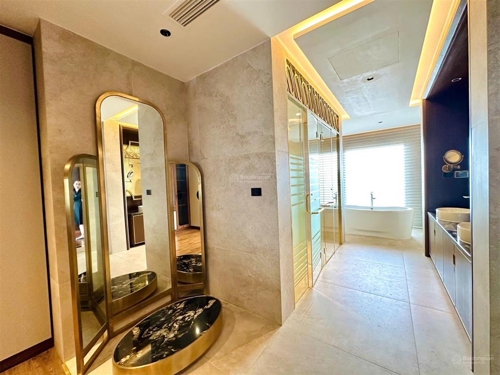 Cho thuê penthouse kosmo tây hồ 345m²  view trọn hồ tây, sân vườn bbq, smarthome cao cấp