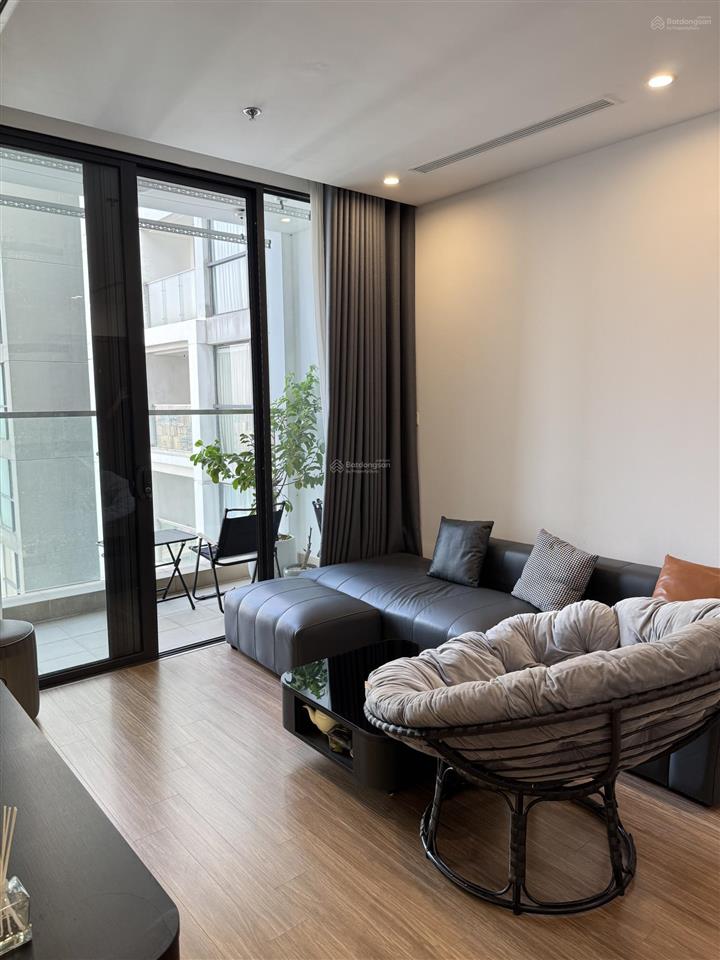 Cho thuê 2 ngủ, 2 vệ sinh  full nội thất đẹp. đa dạng lựa chọn tại vinhomes skylake