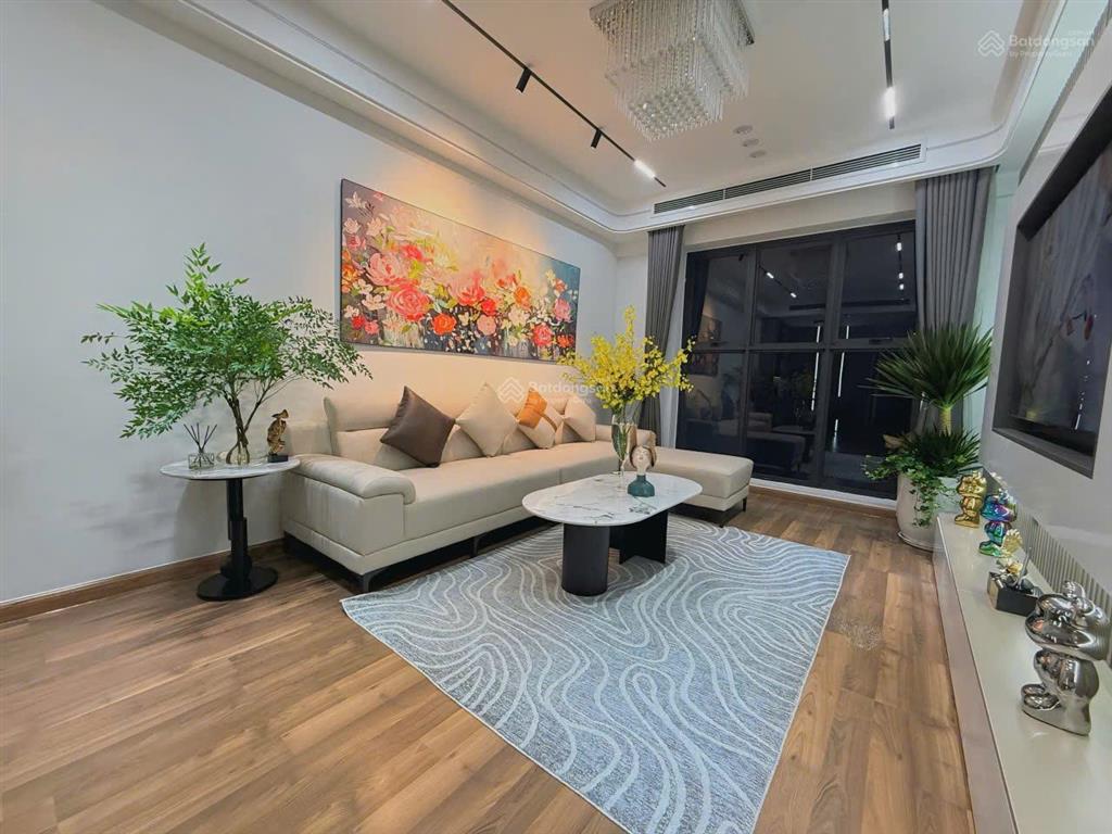 Cực hiếm căn bán. gia đình có việc cần bán gấp căn hộ 2pn/2wc68m2, nhà đẹp, tầng đẹp bắc hà lucky