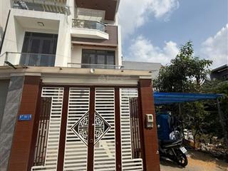 Nhà 1 trệt 2 lầu. dọn vô ở ngay, chính chủ