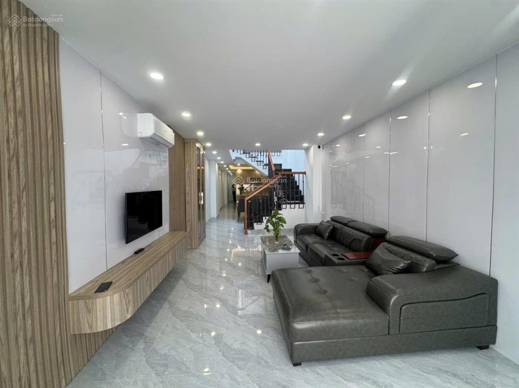 Nhà đẹp gần biển nội thất mới đẹp có garage ô tô giá tốt chỉ 7,8 tỷ