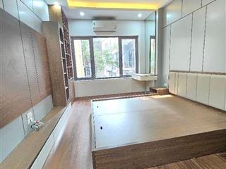 Chính chủ gửi bán nhà ngủ hiệp dt 45m2 giá hơn 5 tỷ ô tô đỗ cửa vị chí rất đẹp ngõ thông thoáng