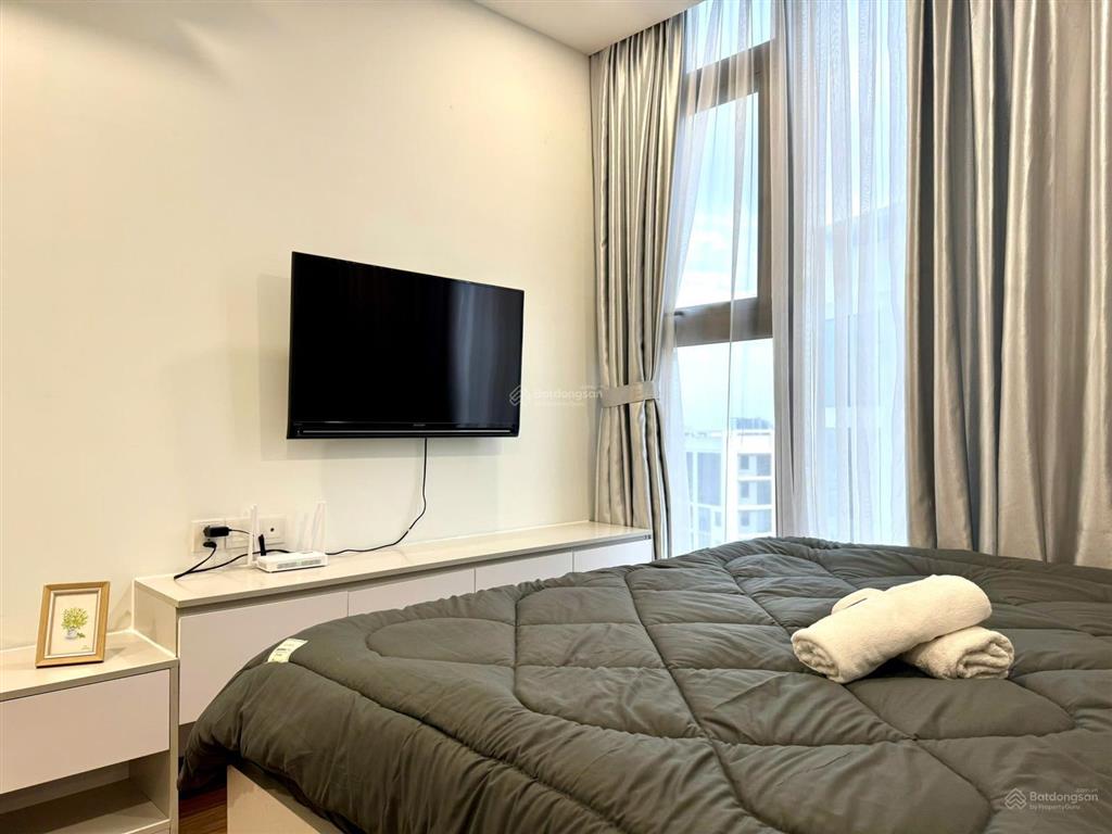 Chỉ 5.8 tỷ, sở hữu ngay căn 2pn 2wc tầng cao full nội thất tại eco green.  0902 393 ***