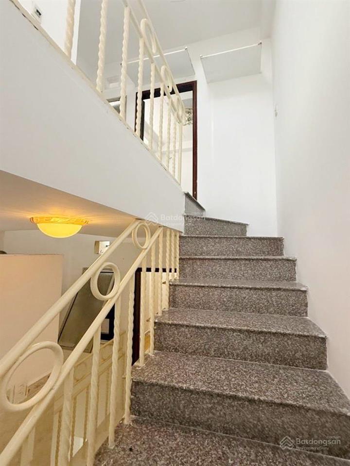 Nhà sát đường lý thường kiệt hẻm xe hơi , gần chợ tân bình, khu dân trí, tiện ích bao quanh.