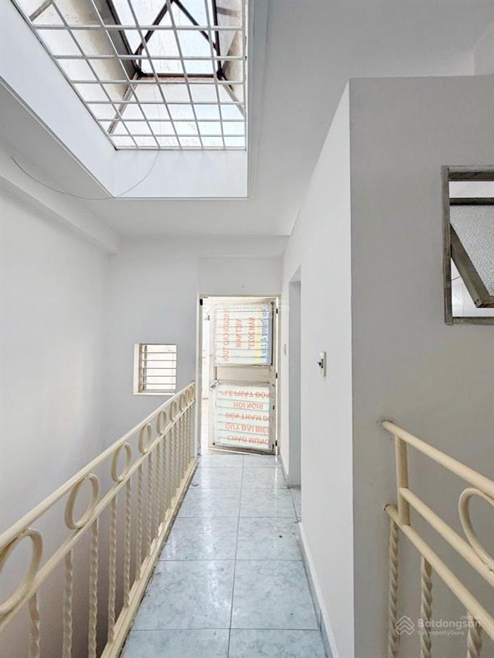 Nhà sát đường lý thường kiệt hẻm xe hơi , gần chợ tân bình, khu dân trí, tiện ích bao quanh.