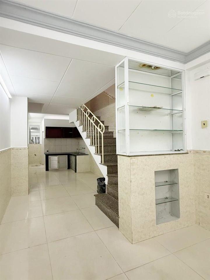 Nhà sát đường lý thường kiệt hẻm xe hơi , gần chợ tân bình, khu dân trí, tiện ích bao quanh.