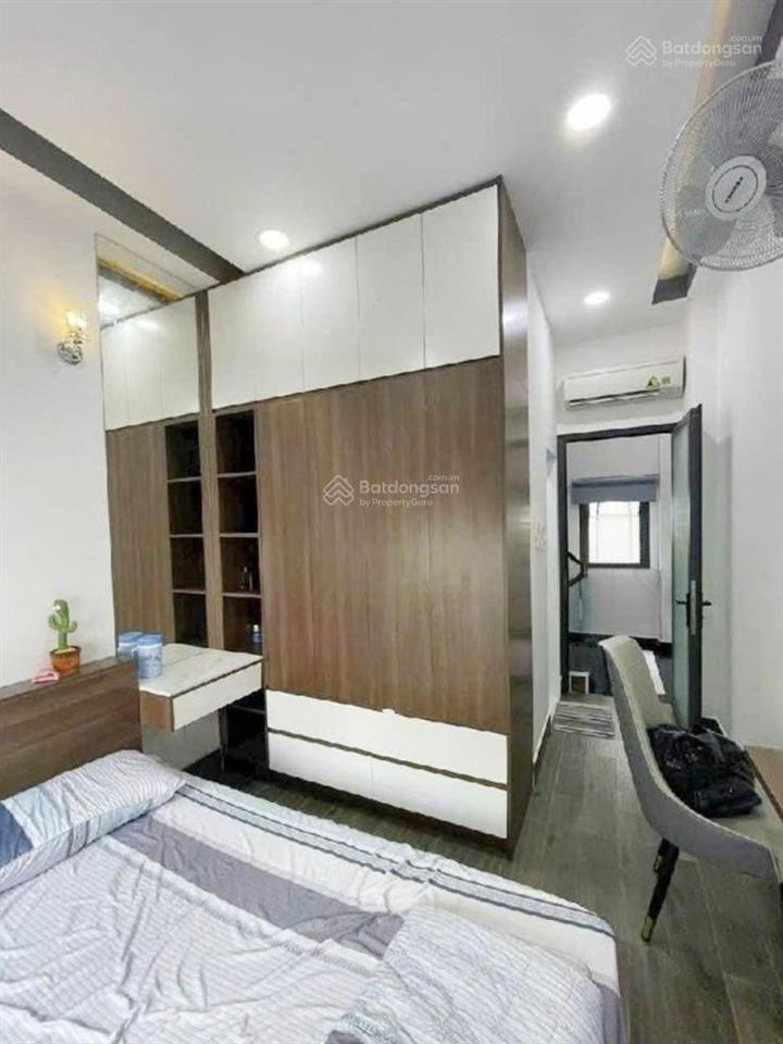 Nhà đường lê đại hành, hẻm ba gác, khu an ninh dân trí cao, di chuyển thuận tiện tất cả các quận .