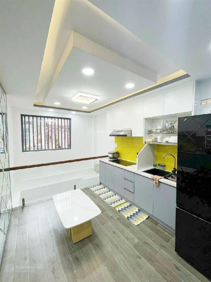 Nhà đường lê đại hành, hẻm ba gác, khu an ninh dân trí cao, di chuyển thuận tiện tất cả các quận .