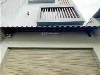 Nhà đường lê đại hành, hẻm ba gác, khu an ninh dân trí cao, di chuyển thuận tiện tất cả các quận .