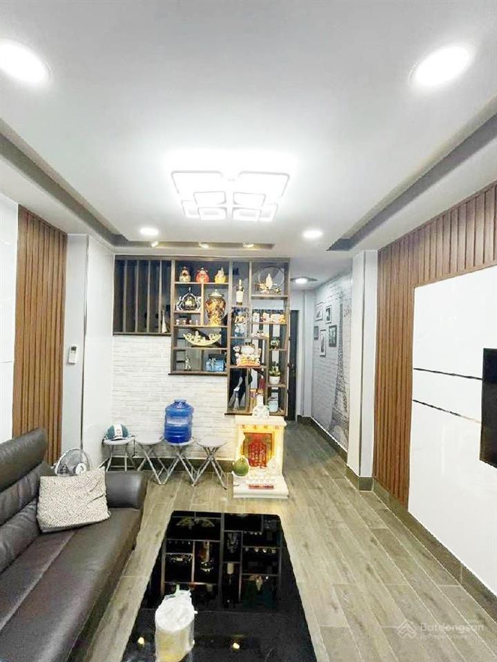 Nhà đường lê đại hành, hẻm ba gác, khu an ninh dân trí cao, di chuyển thuận tiện tất cả các quận .