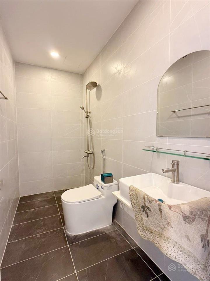 Nhà đường lạc long quân ngay chợ tân bình, hẻm ôtô thông. nhà mới đẹp vào ở ngay, pháp lý rõ ràng.