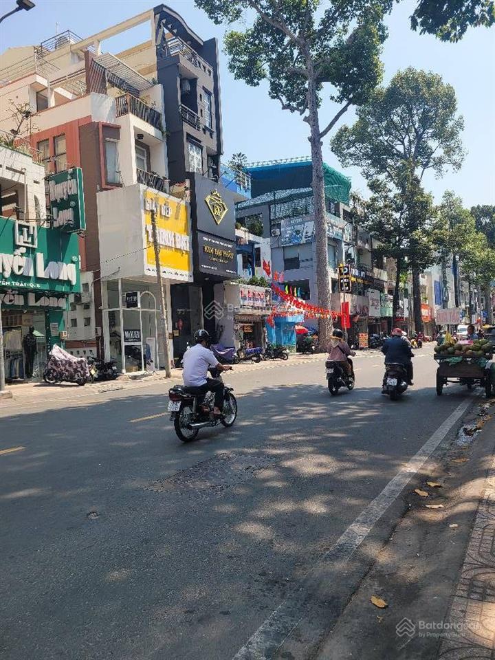 Nhà đường nguyễn trãi q5, hẻm ba gác dân trí cao, giáp nhiều trường đại học, di chuyển thuận tiện .