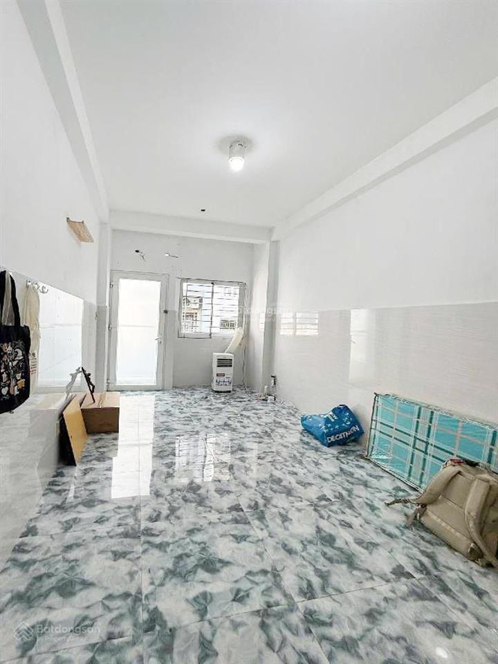 Nhà đường nguyễn trãi q5, hẻm ba gác dân trí cao, giáp nhiều trường đại học, di chuyển thuận tiện .