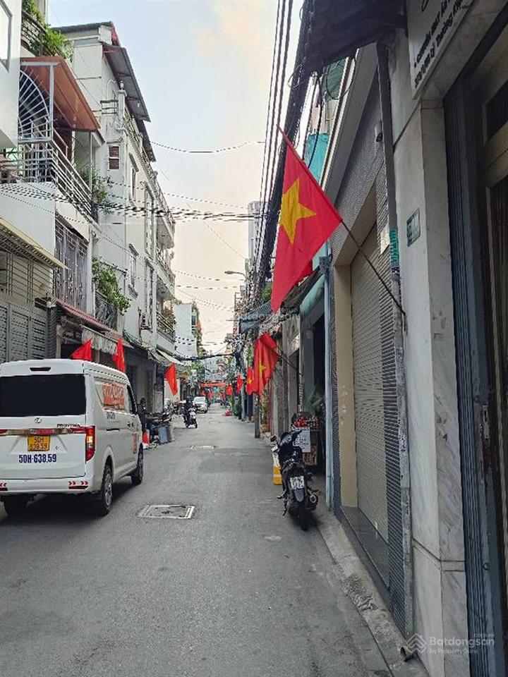 Nhà ngay hồng lạc và lạc long quân, hẻm xe hơi thông khắp nơi gần chợ tân bình, tiện kinh doanh.