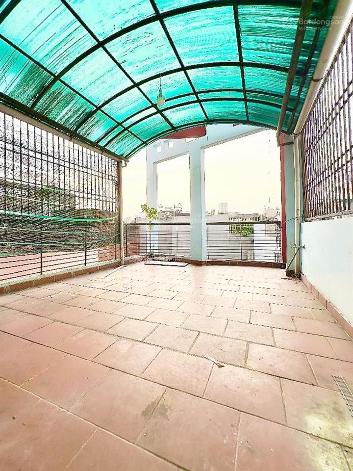 Nhà ngay hồng lạc và lạc long quân, hẻm xe hơi thông khắp nơi gần chợ tân bình, tiện kinh doanh.