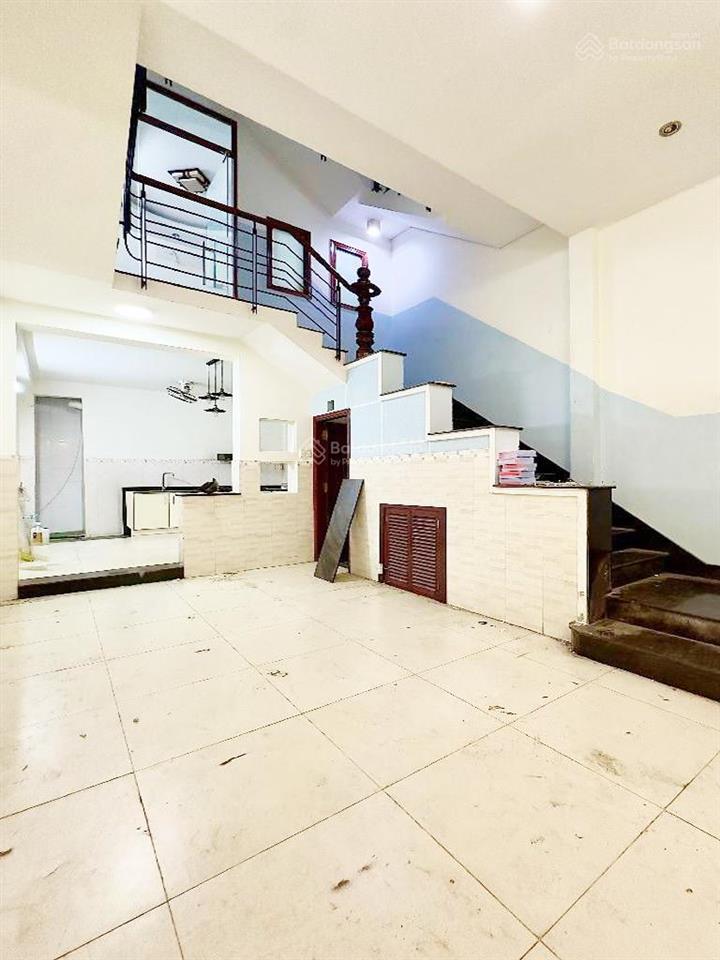 Nhà ngay hồng lạc và lạc long quân, hẻm xe hơi thông khắp nơi gần chợ tân bình, tiện kinh doanh.