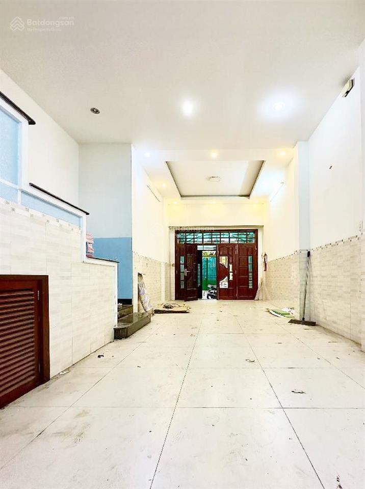 Nhà ngay hồng lạc và lạc long quân, hẻm xe hơi thông khắp nơi gần chợ tân bình, tiện kinh doanh.