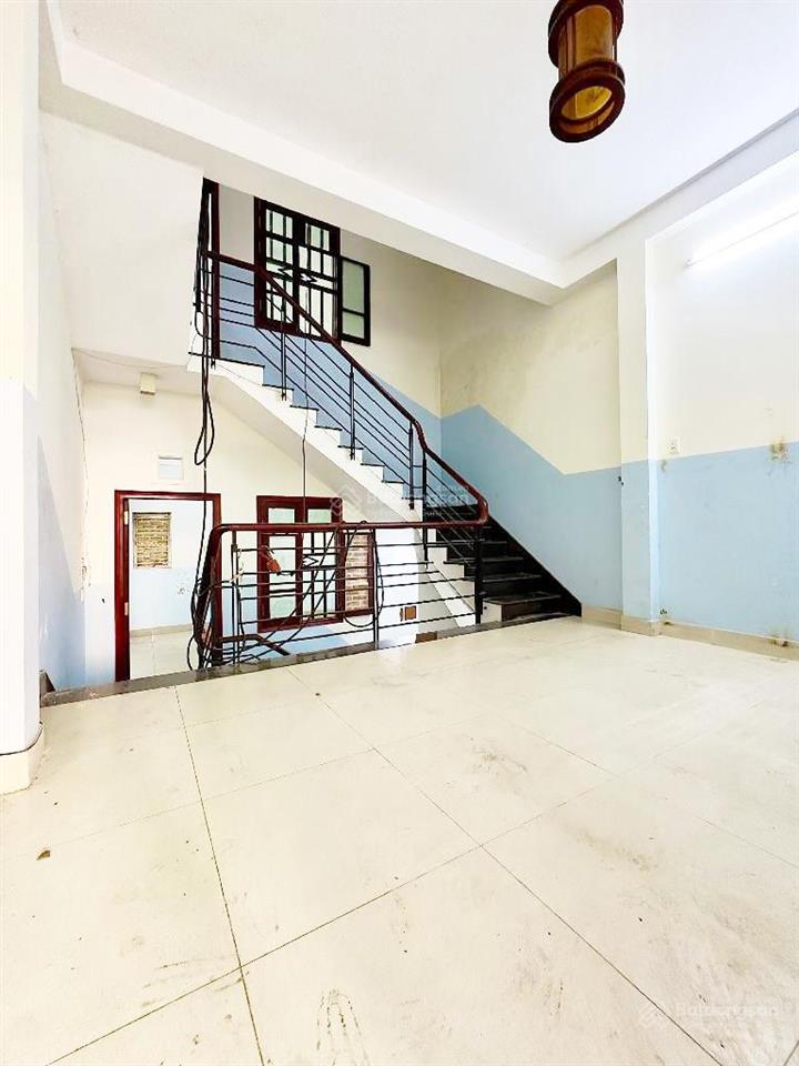 Nhà ngay hồng lạc và lạc long quân, hẻm xe hơi thông khắp nơi gần chợ tân bình, tiện kinh doanh.