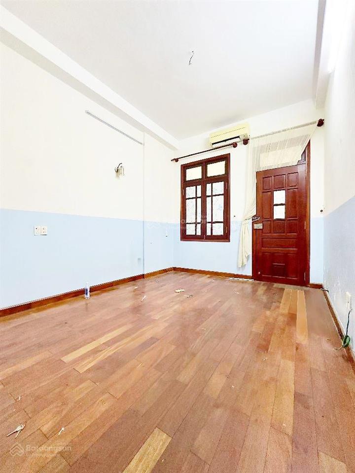 Nhà ngay hồng lạc và lạc long quân, hẻm xe hơi thông khắp nơi gần chợ tân bình, tiện kinh doanh.