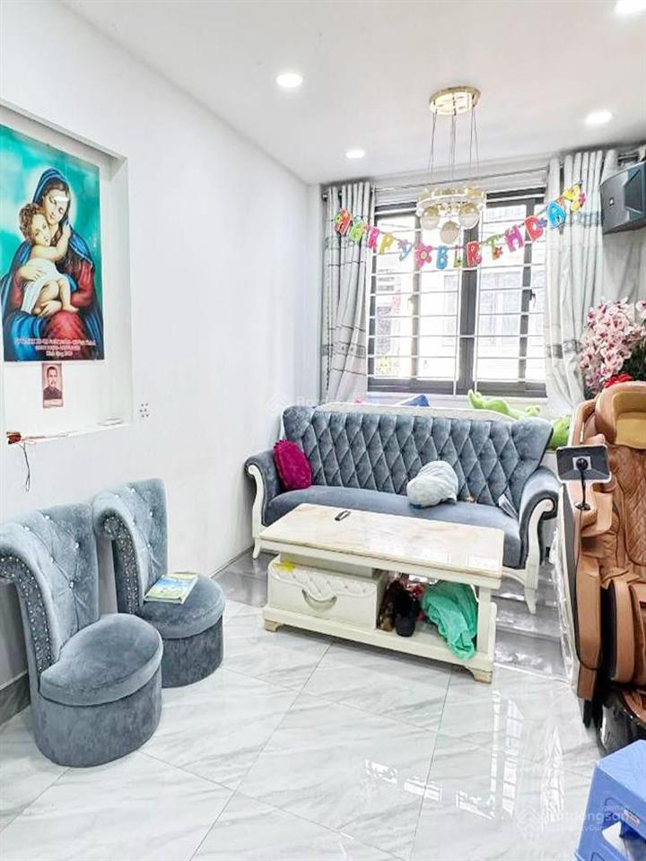 Nhà nguyễn ngọc lộc sát 3 tháng 2 xe hơi ngủ trong nhà, tiện ích bao quanh, thuận tiện kinh doanh.