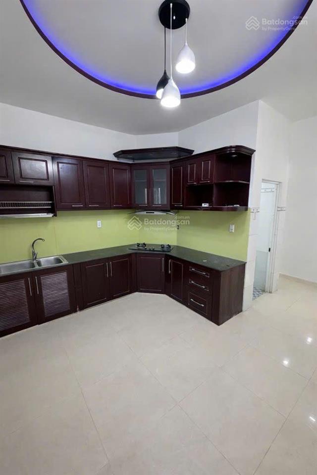Nhà lạc long quân gần cv đầm sen, hẻm xe hơi thông khắp nơi thuận tiện di chuyển các quận trung tâm