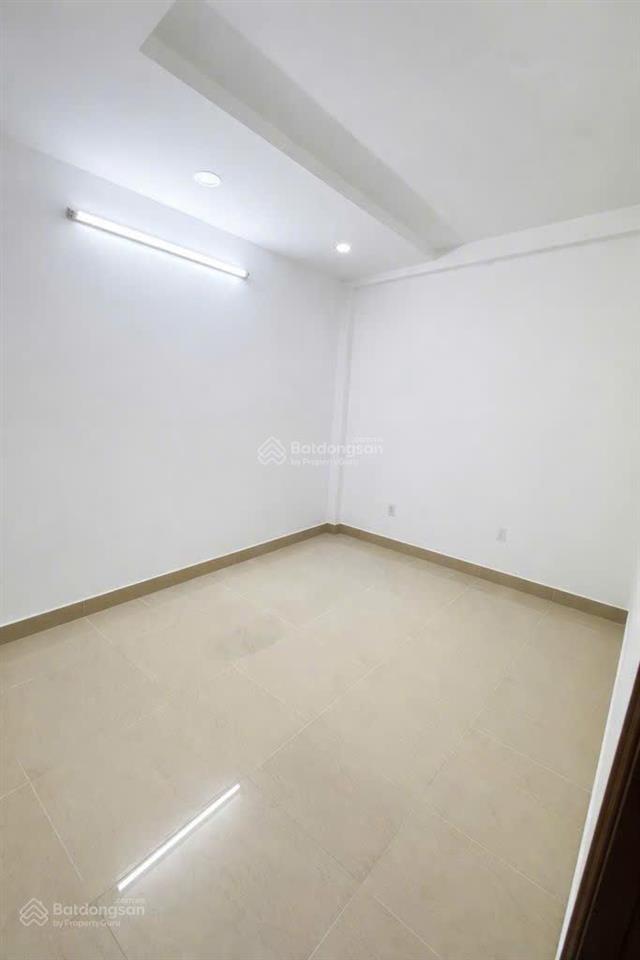 Nhà lạc long quân gần cv đầm sen, hẻm xe hơi thông khắp nơi thuận tiện di chuyển các quận trung tâm