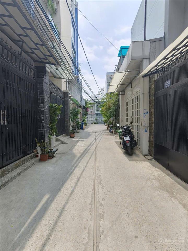 Nhà lạc long quân gần cv đầm sen, hẻm xe hơi thông khắp nơi thuận tiện di chuyển các quận trung tâm